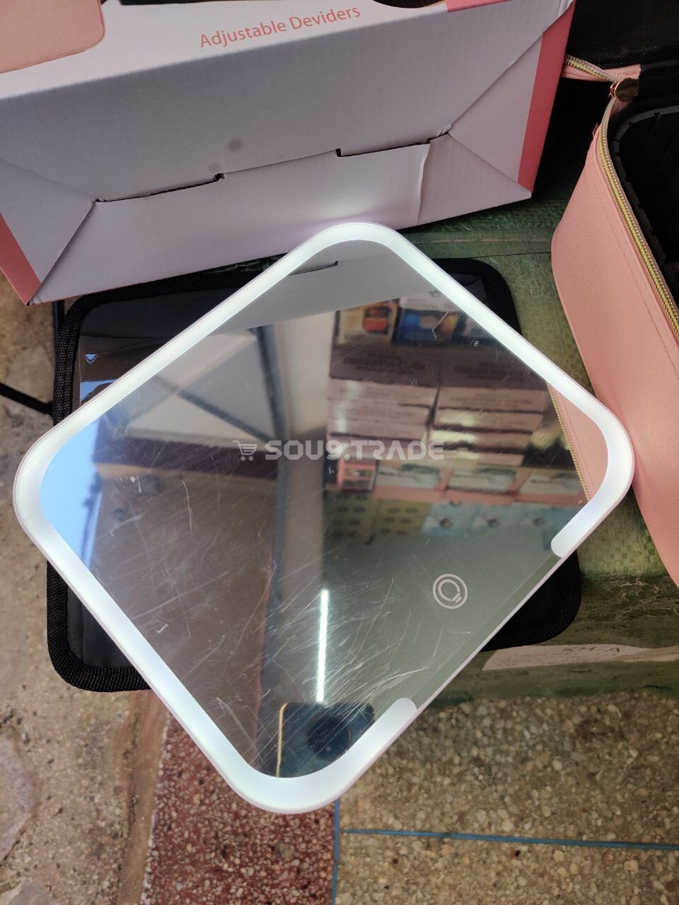 IMG_20260623_122353_104 Sac de maquillage LED portable avec miroir Grande taille – Image 1