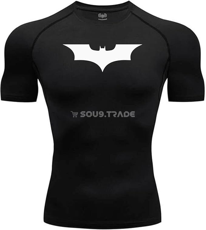 T-Shirt de Compression Batman Homme (1) T-Shirt de Compression Batman Homme – Haut de Sport Noir avec Logo Chauve-Souris pour Musculation, Fitness et Running – Image 1
